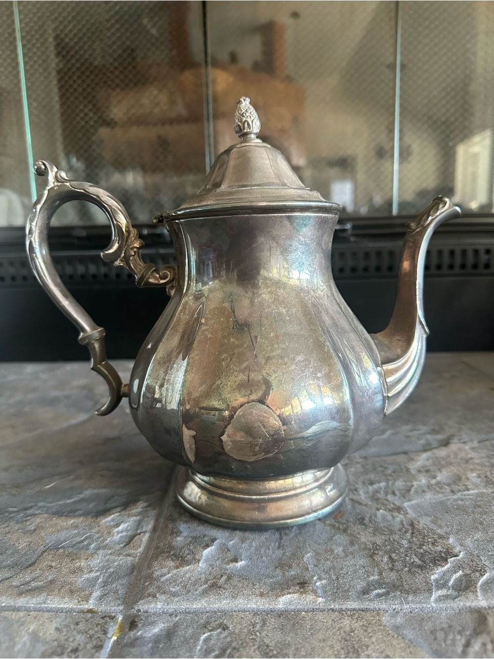 WM Rogers Silver Plated Vintage/Antique Coffee or Tea Pot Collectible Decor